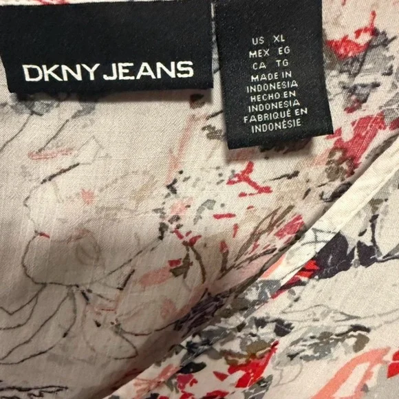 DKNY Jeans brand sleeveless V-neck tank top blouse with a floral print - Picture 6 of 8
